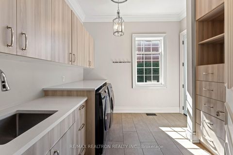 Photo 16 at 6 Oatlands Drive, Mill Pond, Richmond Hill