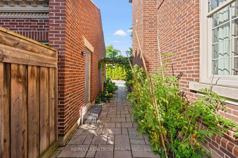 Photo 40 at 6 Oatlands Drive, Mill Pond, Richmond Hill