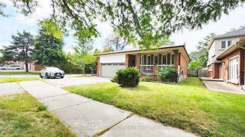 Photo 1 at 2 Arkona Drive, Sullivan, Toronto