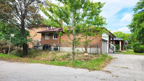 Photo 2 at 2 Arkona Drive, Sullivan, Toronto