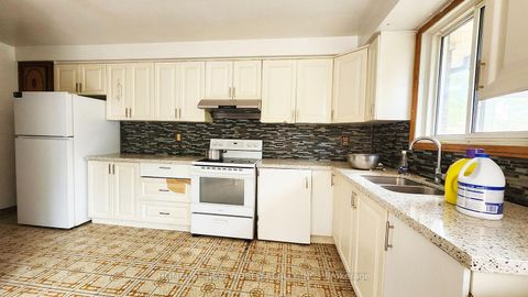 Photo 5 at 2 Arkona Drive, Sullivan, Toronto