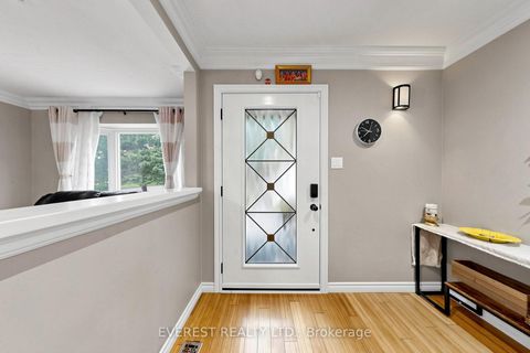 Photo 3 at 7 Tarlton Court, Brownridge, Vaughan