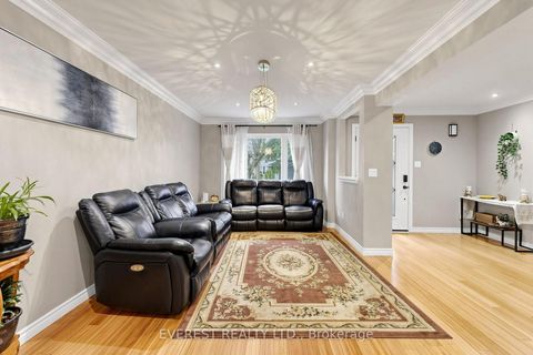 Photo 4 at 7 Tarlton Court, Brownridge, Vaughan
