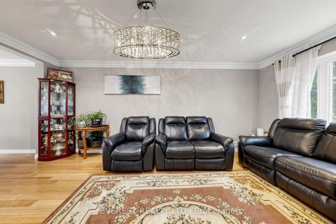 Photo 5 at 7 Tarlton Court, Brownridge, Vaughan