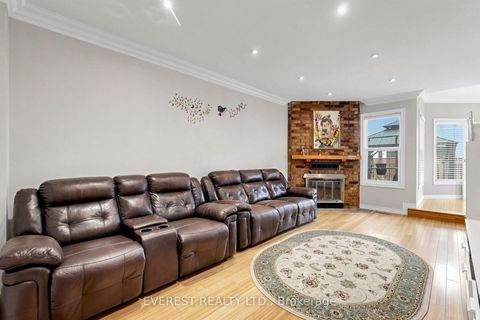Photo 10 at 7 Tarlton Court, Brownridge, Vaughan