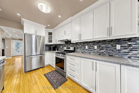 Photo 11 at 7 Tarlton Court, Brownridge, Vaughan
