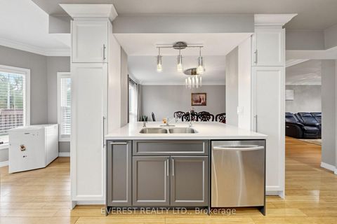 Photo 12 at 7 Tarlton Court, Brownridge, Vaughan