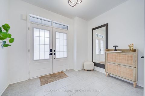 Photo 3 at 129 Hartney Drive, Rural Richmond Hill, Richmond Hill