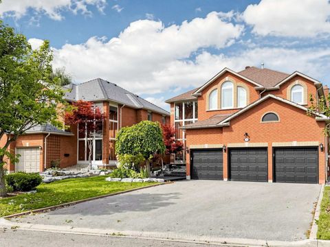 Photo 2 at 34 Looker Drive, Holly, Barrie