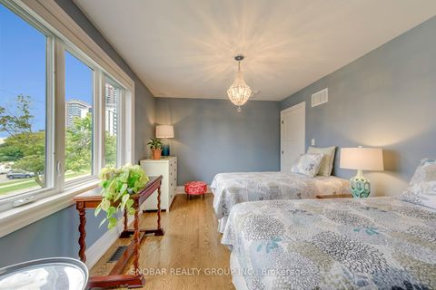 Photo 21 at 48 Griggsden Avenue, Humber Heights, Toronto