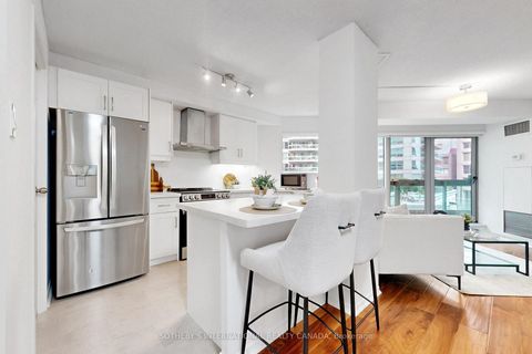 Photo 14 at 414 - 10 Queens Quay W, Waterfront Communities C1, Toronto