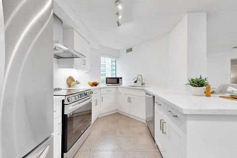Photo 15 at 414 - 10 Queens Quay W, Waterfront Communities C1, Toronto