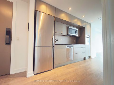 Photo 5 at 2711 - 10 York Street, Waterfront Communities C1, Toronto