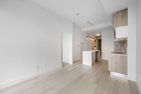 Photo 7 at 907 - 5 Soudan Avenue, Mount Pleasant West, Toronto