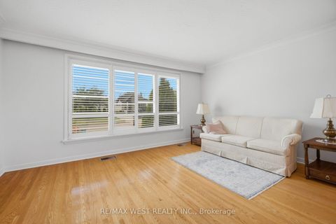 Photo 4 at 89 Wendell Avenue, Pelmo Park W4, Toronto