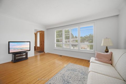 Photo 5 at 89 Wendell Avenue, Pelmo Park W4, Toronto