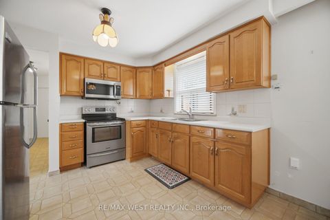 Photo 8 at 89 Wendell Avenue, Pelmo Park W4, Toronto