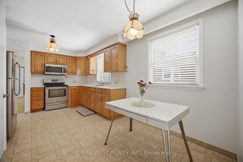 Photo 9 at 89 Wendell Avenue, Pelmo Park W4, Toronto