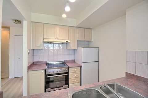 Photo 4 at 1701 - 8 Lee Centre Drive, Woburn, Toronto