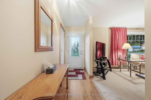 Photo 3 at 29 Medina Square, Keswick North, Georgina