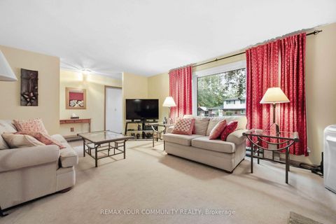 Photo 7 at 29 Medina Square, Keswick North, Georgina