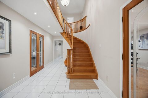 Photo 15 at 129 Bankview Circle, Clairville, Toronto