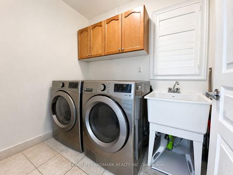 Photo 4 at 41 Mansard Drive, Jefferson, Richmond Hill