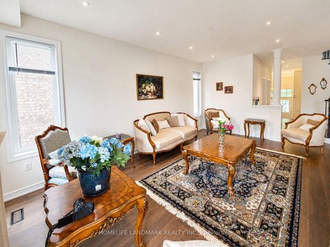 Photo 10 at 41 Mansard Drive, Jefferson, Richmond Hill