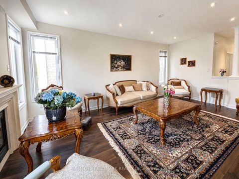 Photo 14 at 41 Mansard Drive, Jefferson, Richmond Hill