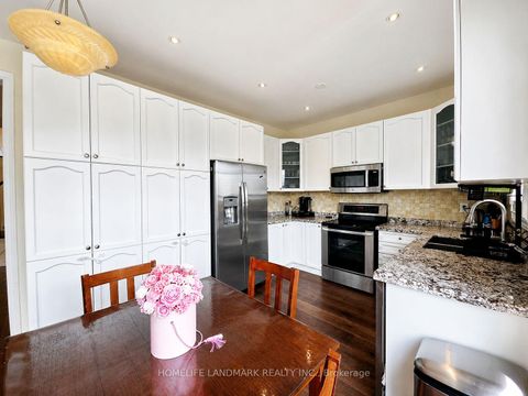 Photo 18 at 41 Mansard Drive, Jefferson, Richmond Hill