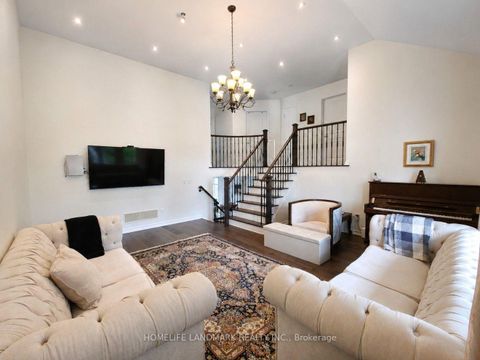 Photo 19 at 41 Mansard Drive, Jefferson, Richmond Hill
