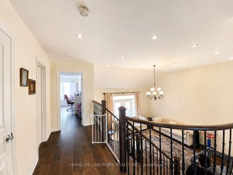 Photo 22 at 41 Mansard Drive, Jefferson, Richmond Hill