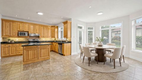 Photo 10 at 368 Paradelle Drive, Oak Ridges Lake Wilcox, Richmond Hill
