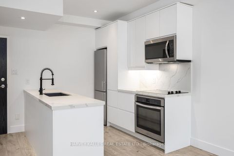 Photo 7 at 110 - 3000 Bathurst Street, Lawrence, Toronto