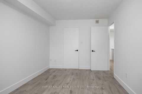Photo 10 at 110 - 3000 Bathurst Street, Lawrence, Toronto