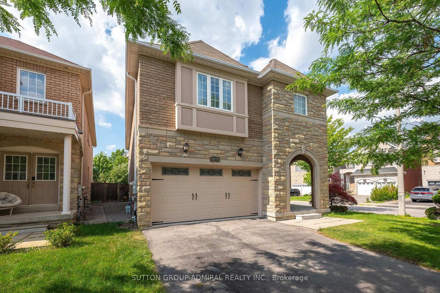 502 Apple Blossom Drive, Patterson, Vaughan photo number 2