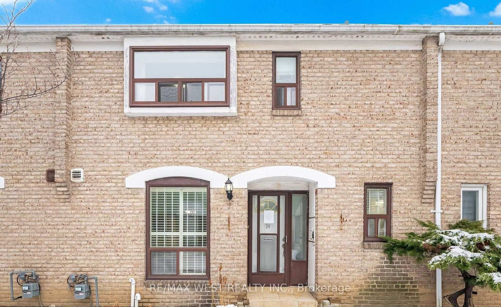 24 - 25 Gosford Boulevard, Black Creek, Toronto 