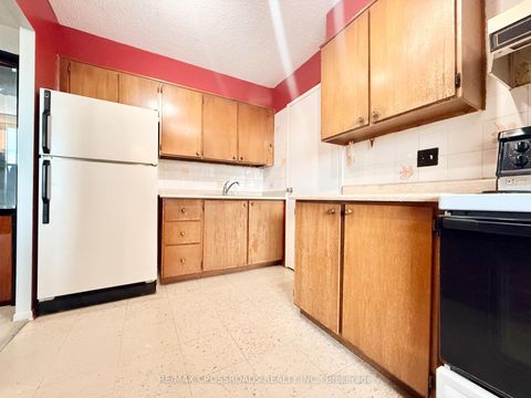 Photo 8 at 1109 - 5 Parkway Forest Drive, Henry Farm, Toronto