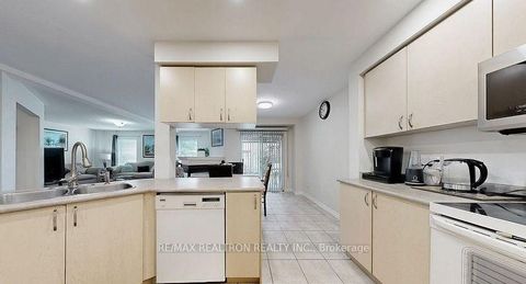 Photo 7 at 215 Drummond Drive, Maple, Vaughan