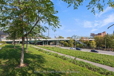 Photo 4 at 502 - 32 Trolley Crescent, Moss Park, Toronto