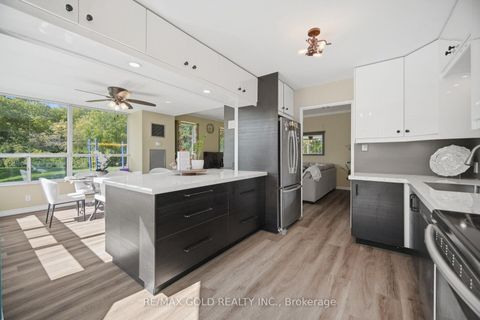 Photo 7 at 112 - 6 Humberline Drive, Clairville, Toronto