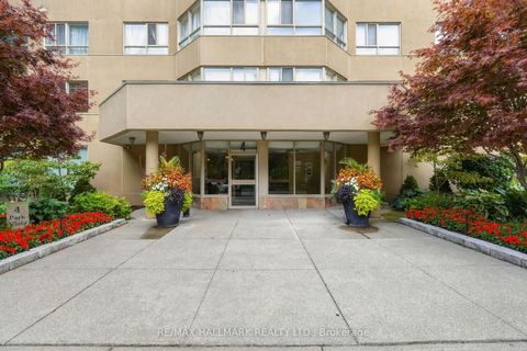 Photo 4 at 303 - 4 Park Vista, Parkview, Toronto