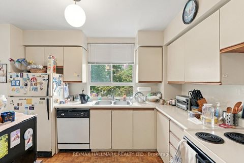 Photo 10 at 303 - 4 Park Vista, Parkview, Toronto