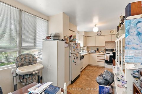 Photo 12 at 303 - 4 Park Vista, Parkview, Toronto