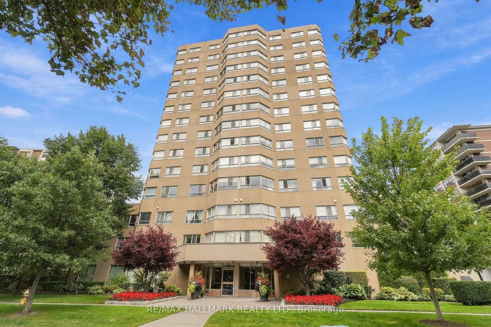 303 - 4 Park Vista, Parkview, Toronto photo number 2