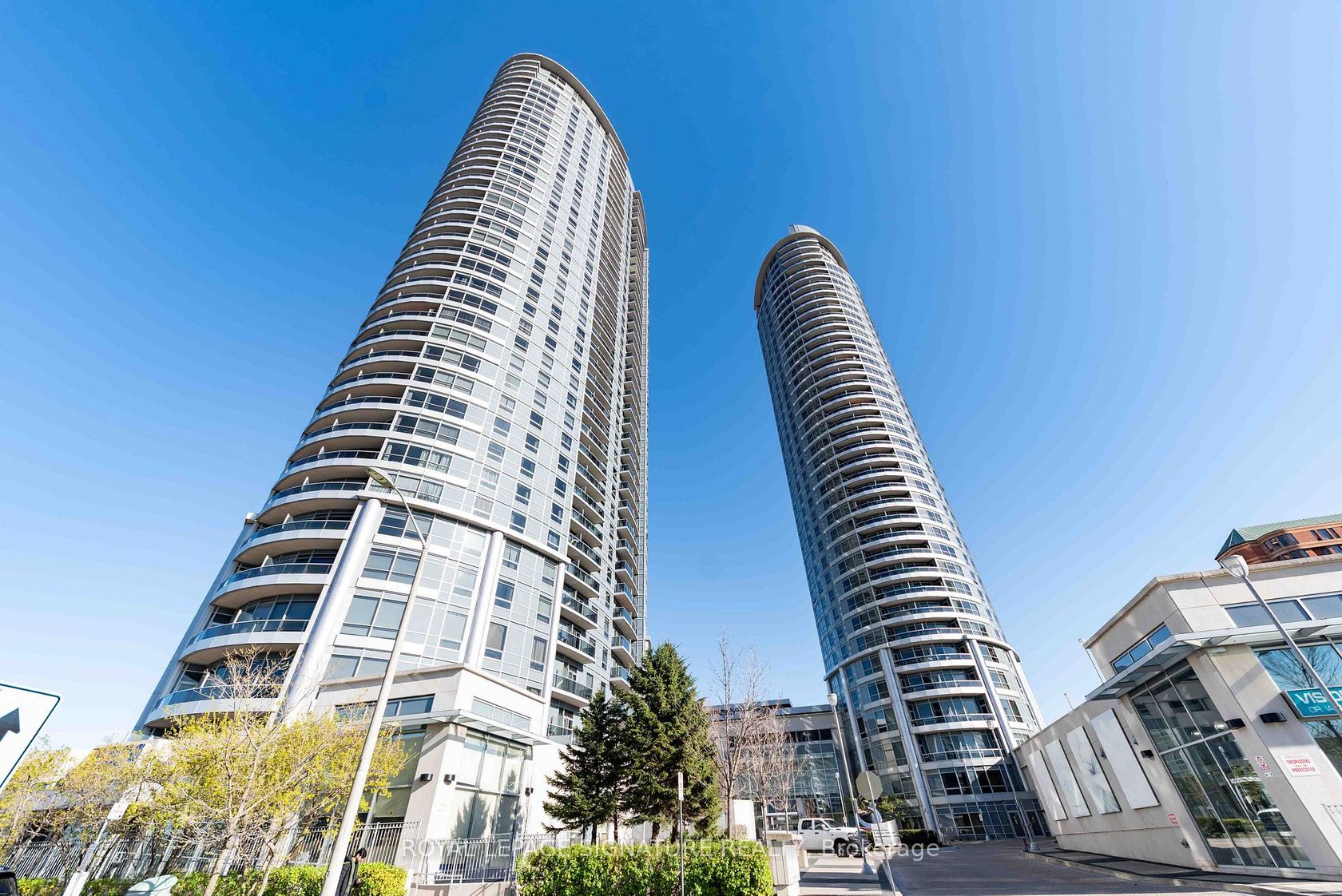 1423 - 135 Village Green Square, Malvern West, Toronto 