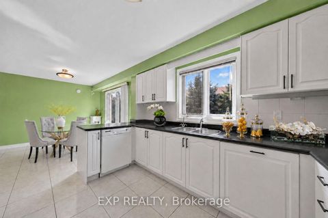 Photo 12 at 19 Springbrook Drive, Langstaff, Richmond Hill