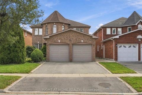 Photo 1 at 71 VENETO Drive, Vaughan Grove, Vaughan