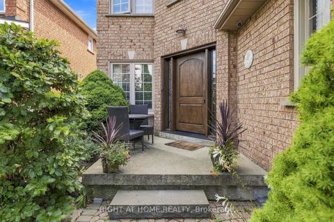 Photo 2 at 71 VENETO Drive, Vaughan Grove, Vaughan