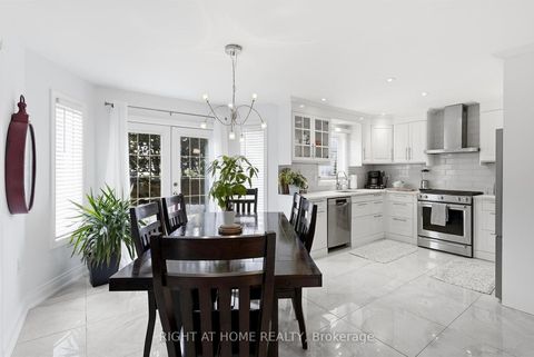 Photo 3 at 71 VENETO Drive, Vaughan Grove, Vaughan